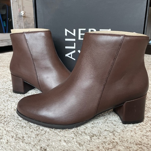 NEW naturalizer WATERPROOF leather brown booties, sz9.5 - Picture 1 of 6